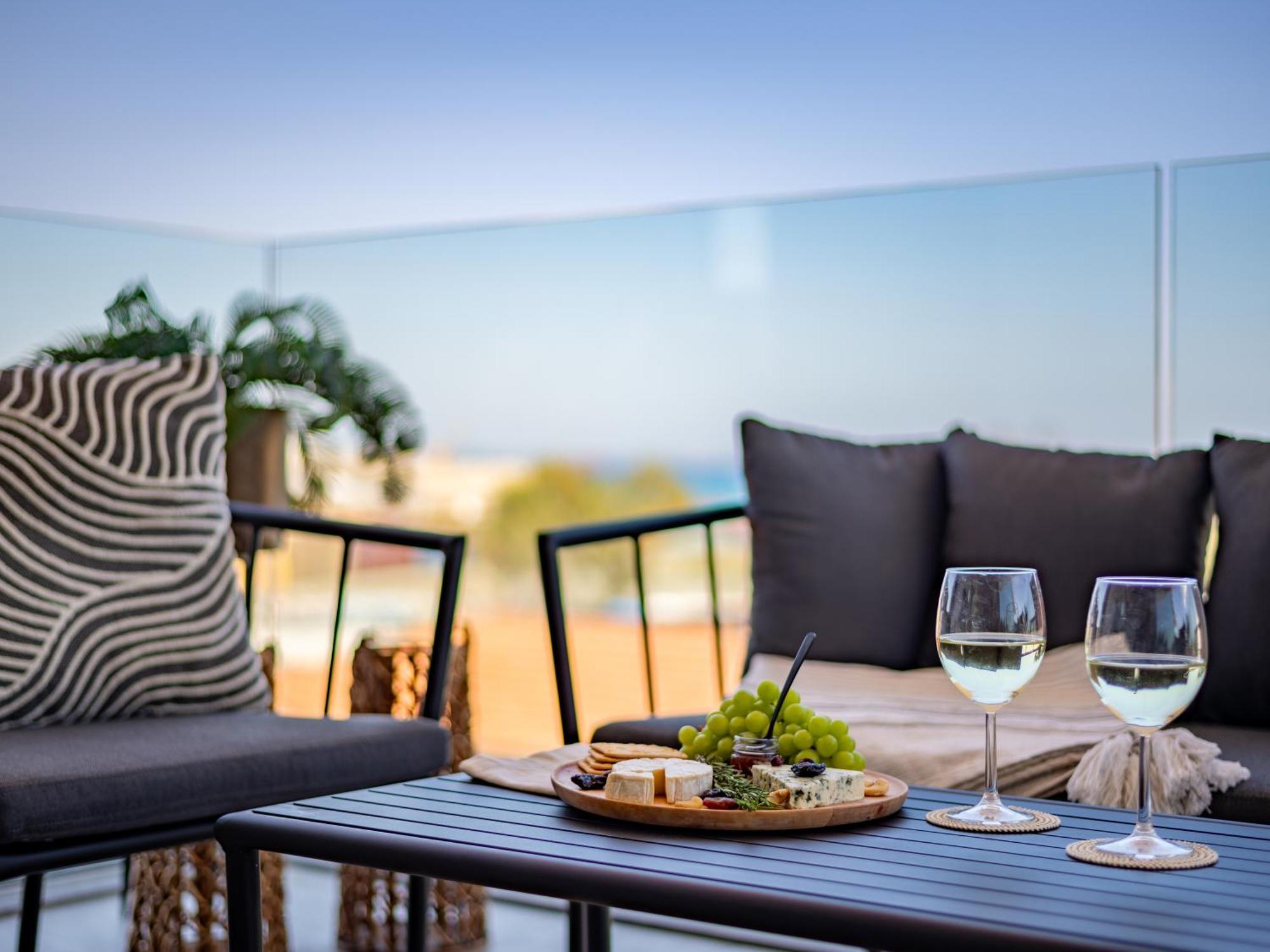 Sanders Gaia - Bright Two-Bedroom Apartment With Sea View Larnaca Zewnętrze zdjęcie